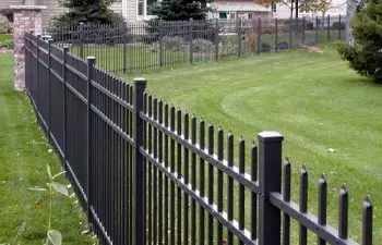 Seasonal Fence Maintenance